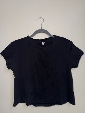 Black Short Sleeve Crewneck Tee - Classic Everyday Top